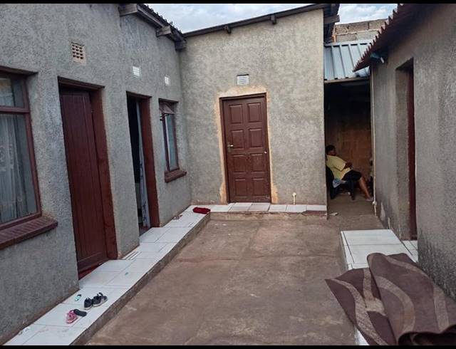 2 BEDROOM HOUSE FOR SALE IN NALEDI